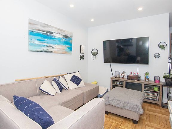 2nd image of 4726 44th St APT 2R