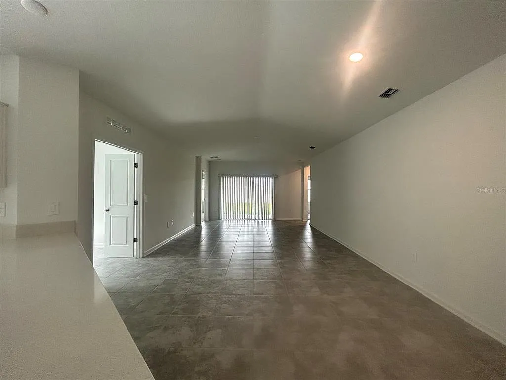 4 bed, 2.0 bath, 2080 sqft, $2,190 — Photo 3
