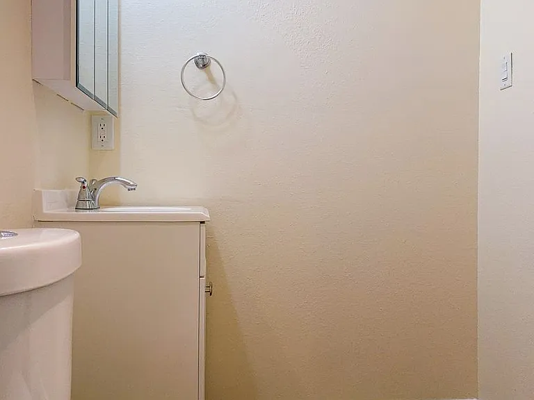 MOVE IN SPECIAL Studios @ $749.00 — Photo 32