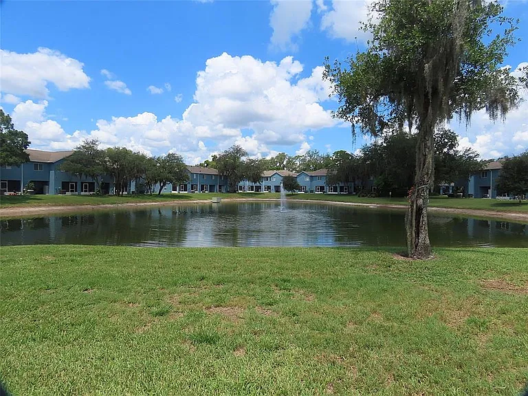 427 Wilton Cir — Photo 15