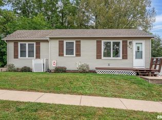 305 S 8th St, Le Claire, IA