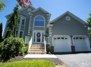 22 Heritage Dr, South River, NJ
