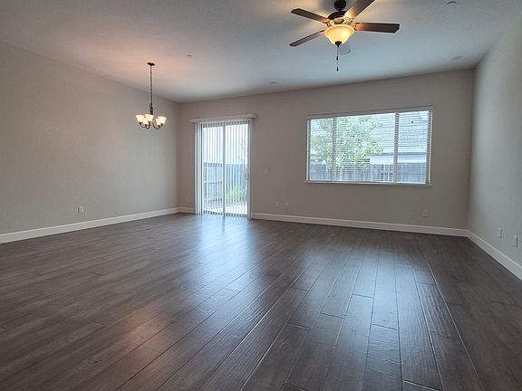 4th image of 2901 Laredo Dr