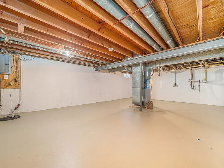 2538 Texel Dr N — Photo 13