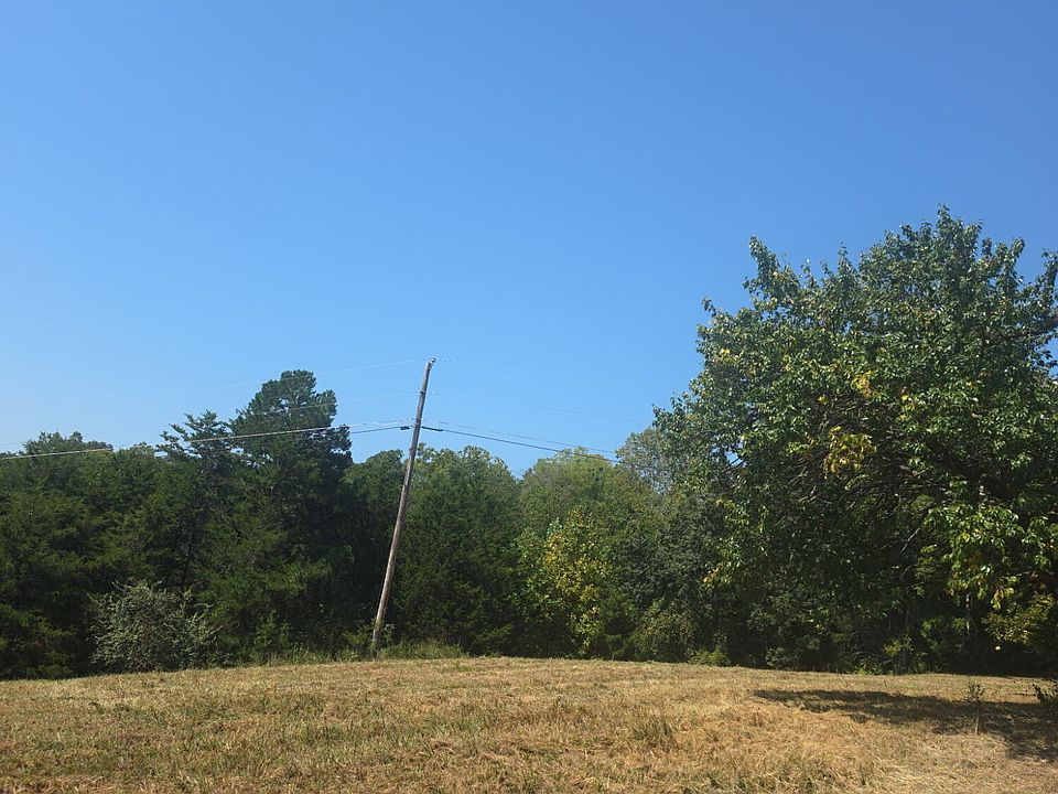 2nd image of 4 Bridge Hollow Rd