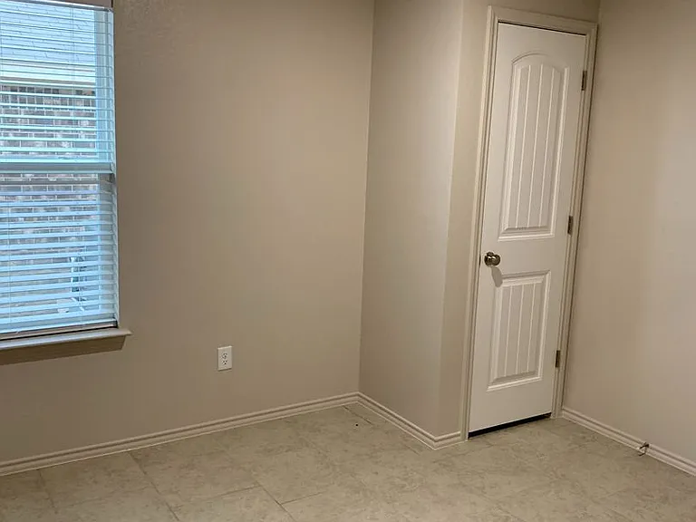 2432 FM 1113 — Photo 14
