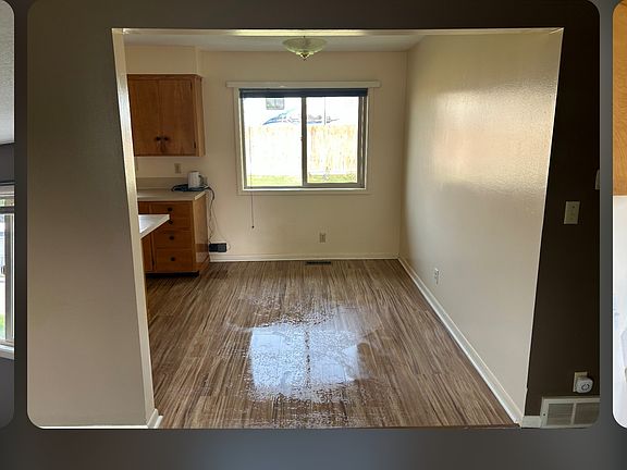 4th image of 264 Melbourne Dr