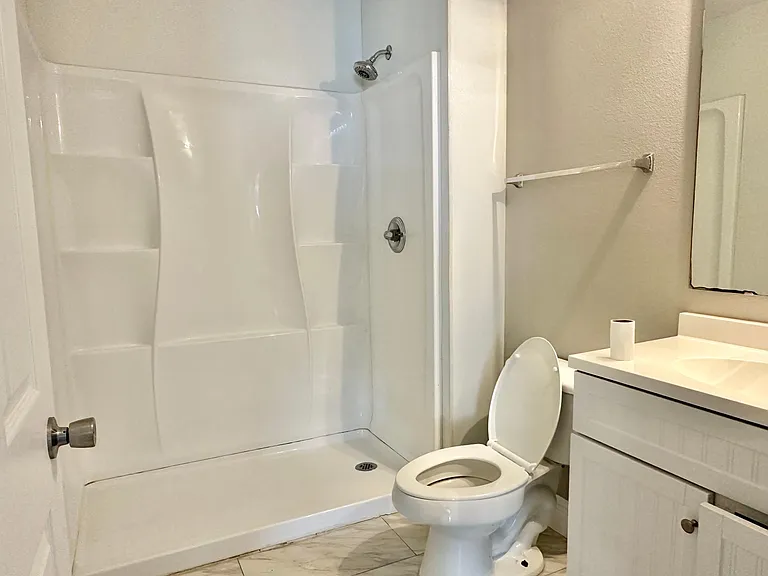 4021 Greenleaf Dr — Photo 25