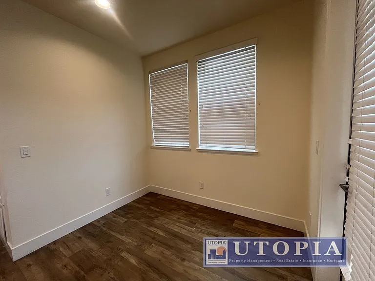 Beautiful and Spacious 3-bedroom, 3.5-bathroom Townhouse Located in the heart of Seabright. — Photo 9