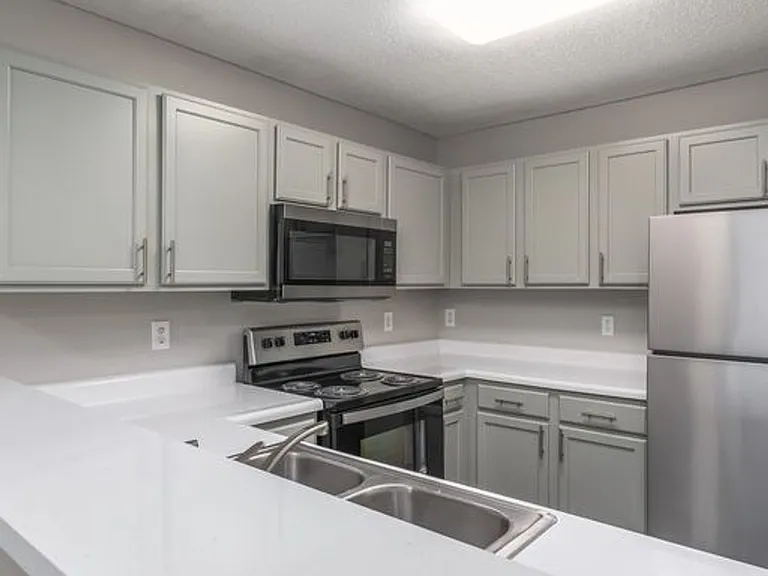 Wendover Ridge Apartments — Photo 30