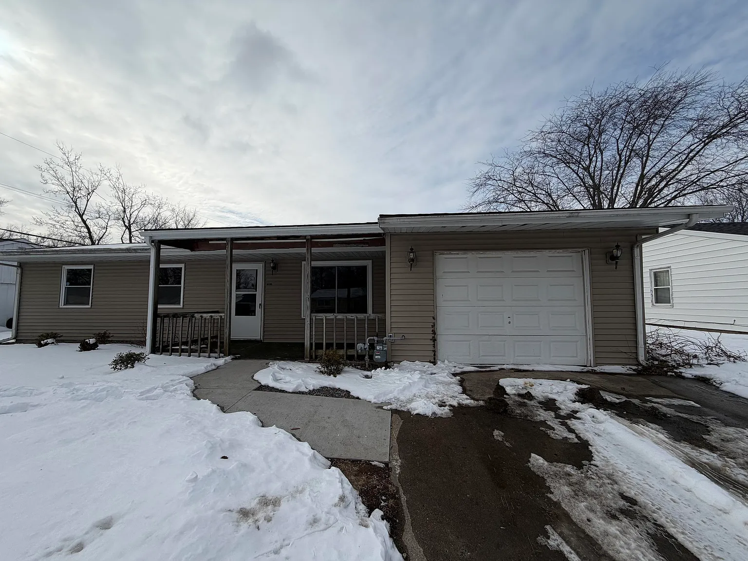 3 bed, 1150 sqft, $1,200 — Photo 1