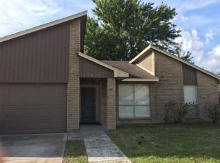 1138 Oxford Dr, Pearland, TX 77584