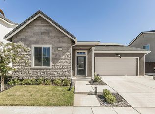 1021 Plum Tree Ave, Clovis, CA 93619