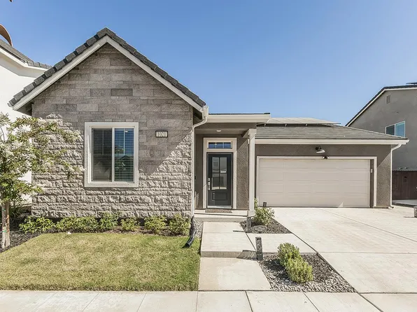 1021 Plum Tree Ave, Clovis, CA 93619