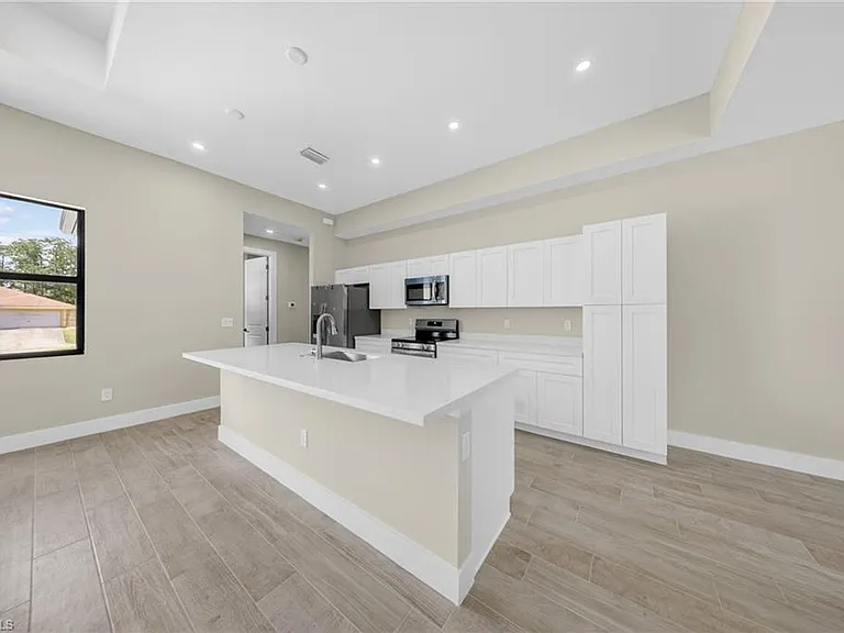 821 Moore Ave — Photo 9