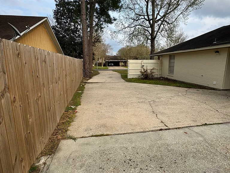 1413 Briarhurst Dr — Photo 53