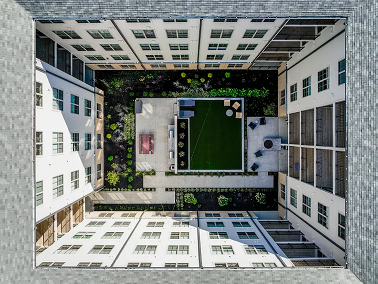The Sage at Jeffrey Park: Courtyard