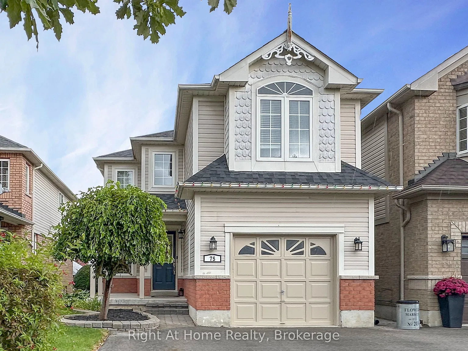 4 bed, $2,900 — Photo 1