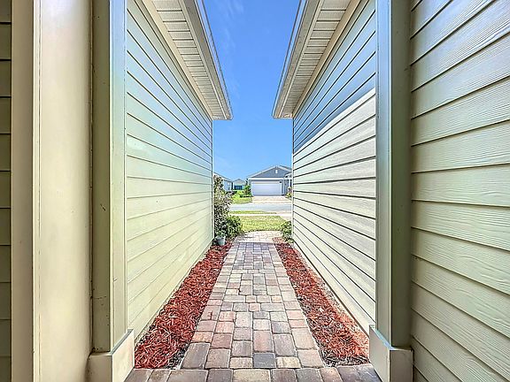 4th image of 3946 Cloverdale Court