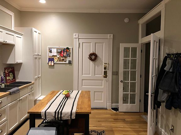4th image of 209 E Broadway St APT 5