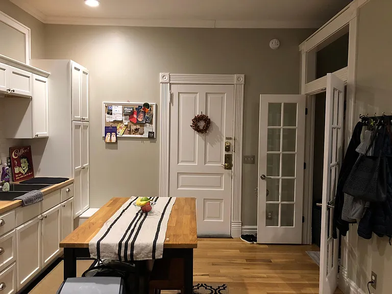 209 E Broadway St #5 — Photo 4