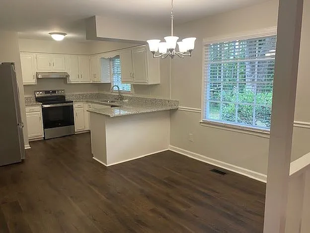 104 Melanie Ln — Photo 2