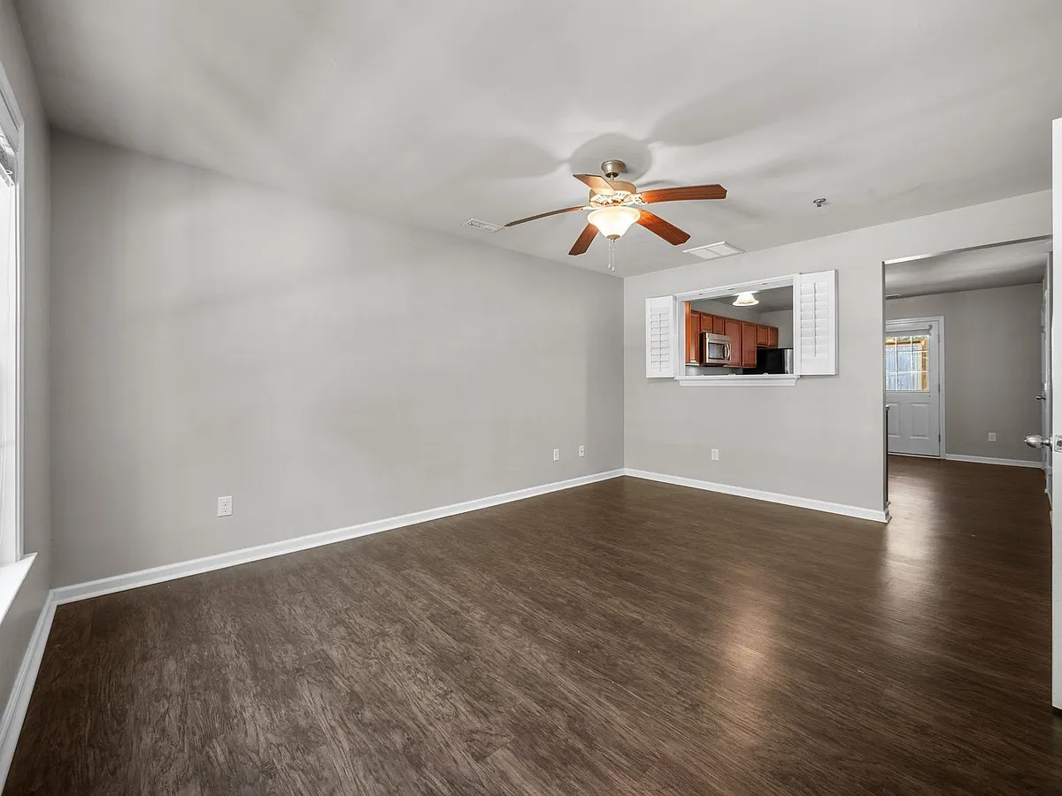 Building Photo - 136 Greenford Pl