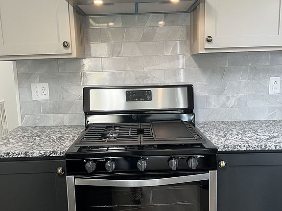 5th image of 920 Lucas Ln