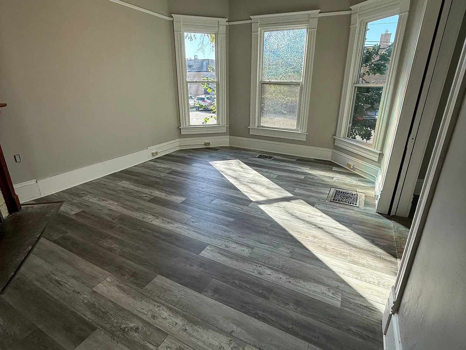 1 bed, $895 — Photo 1
