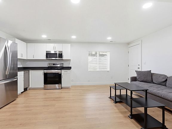 5th image of 2248 W Dawn St #B