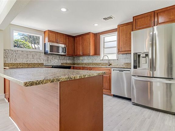 5th image of 210 W Palmetto St