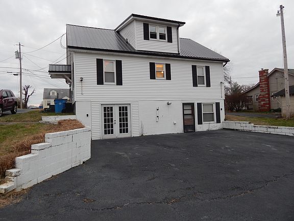 4th image of 205 Lexington Dr