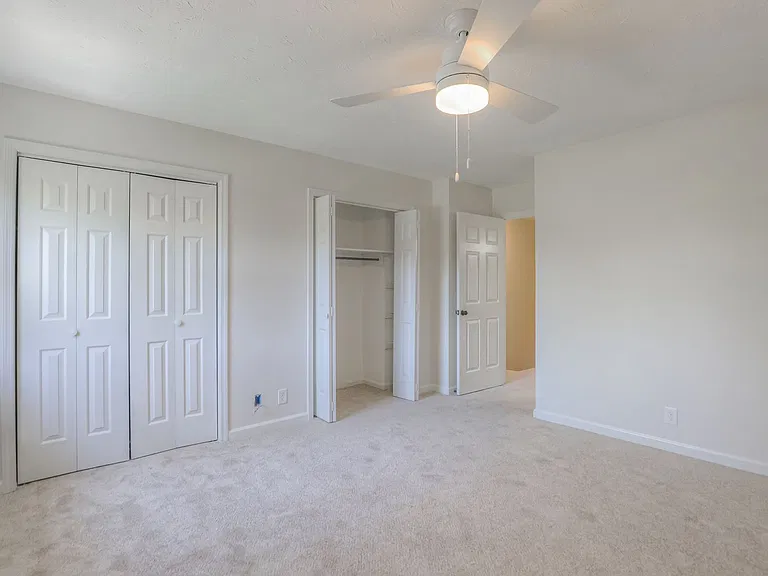 135 Brentwood Sq — Photo 11