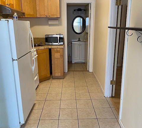3rd image of 471B 31st Ave