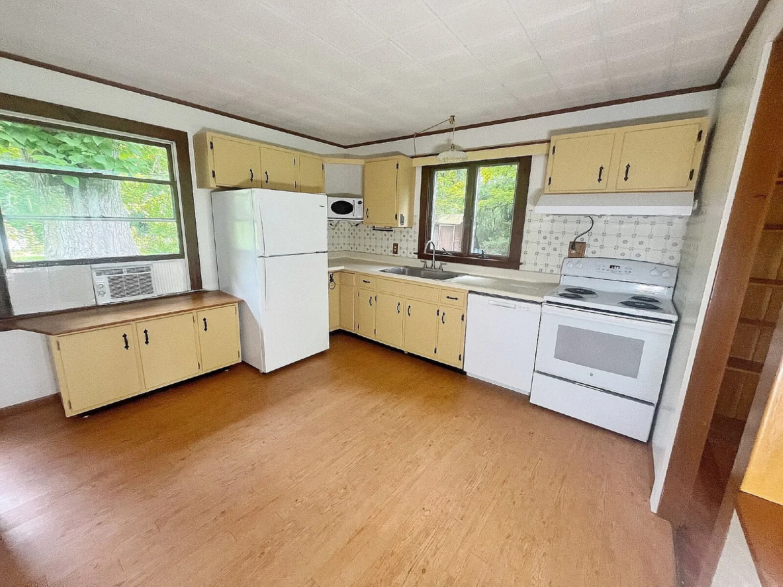 2 bed, 1.0 bath, $2,495 — Photo 2