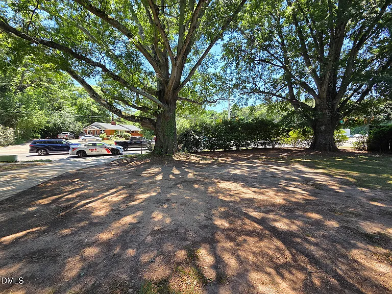 3428 Wade Ave — Photo 3
