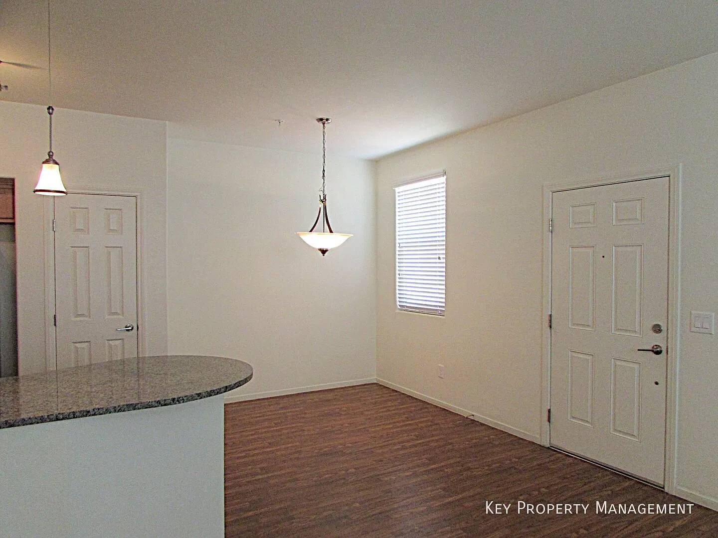 Spacious 3BR Condo with Detached Garage in Henderson — Photo 4