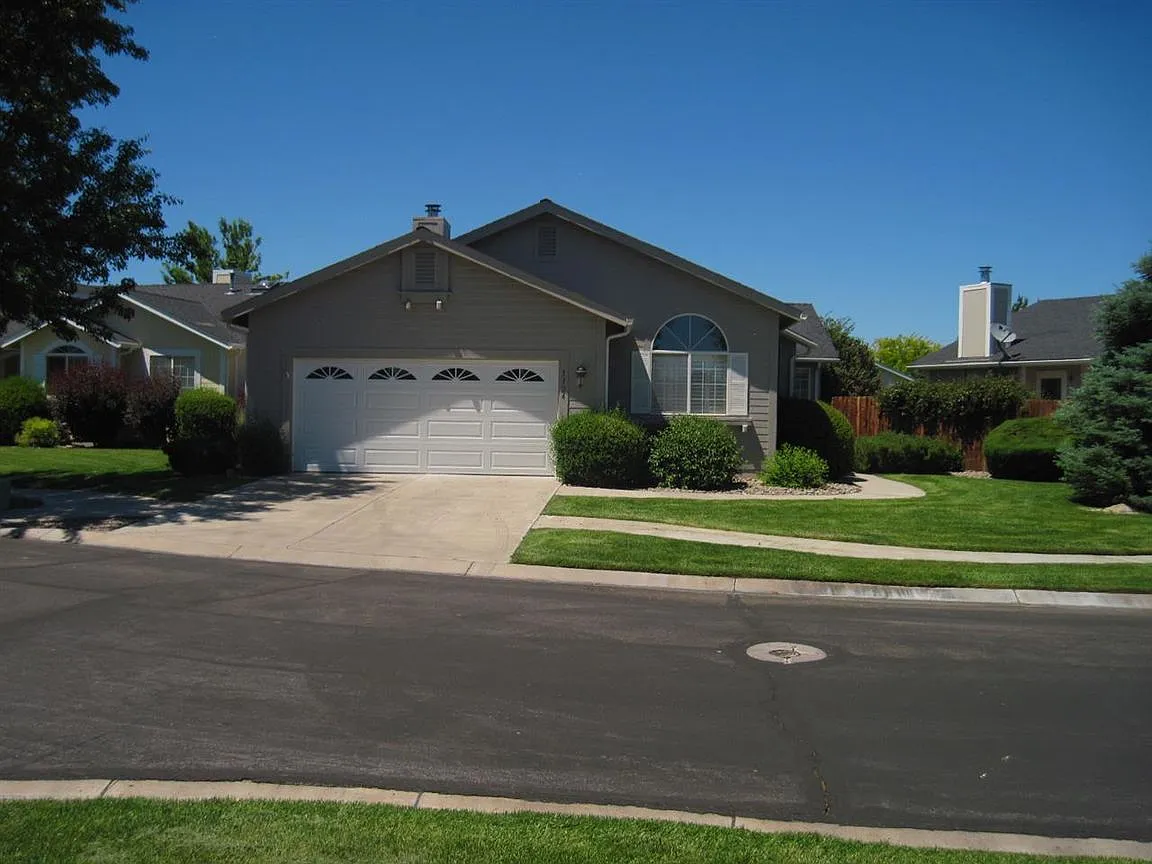 1124 Cedar Crest Dr photo 1