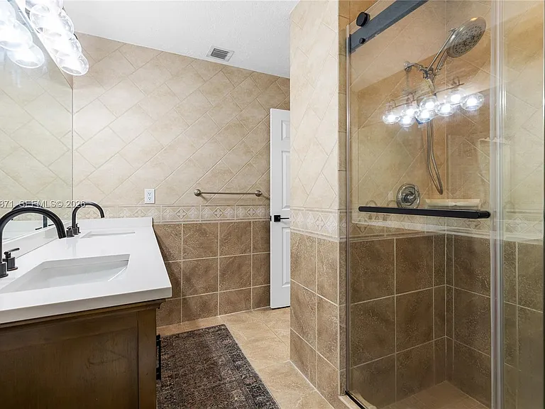 10900 NW 18th Ct — Photo 34