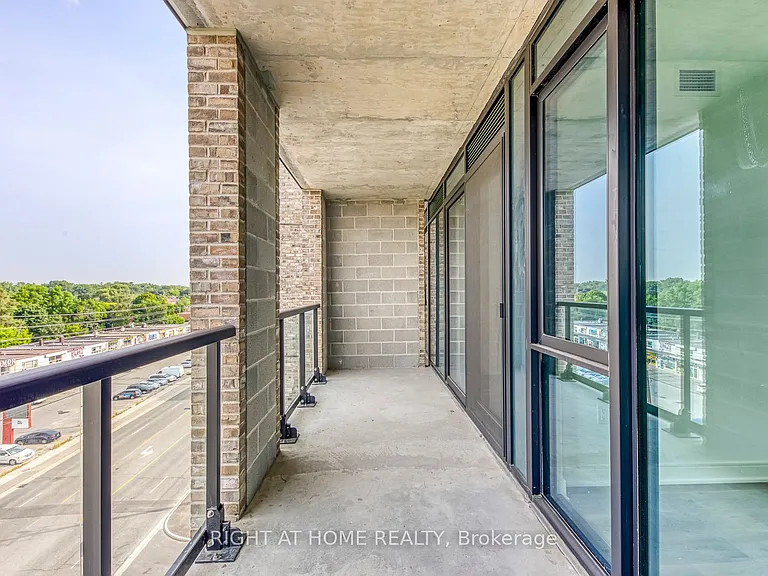 86 Dundas St E #606 — Photo 14