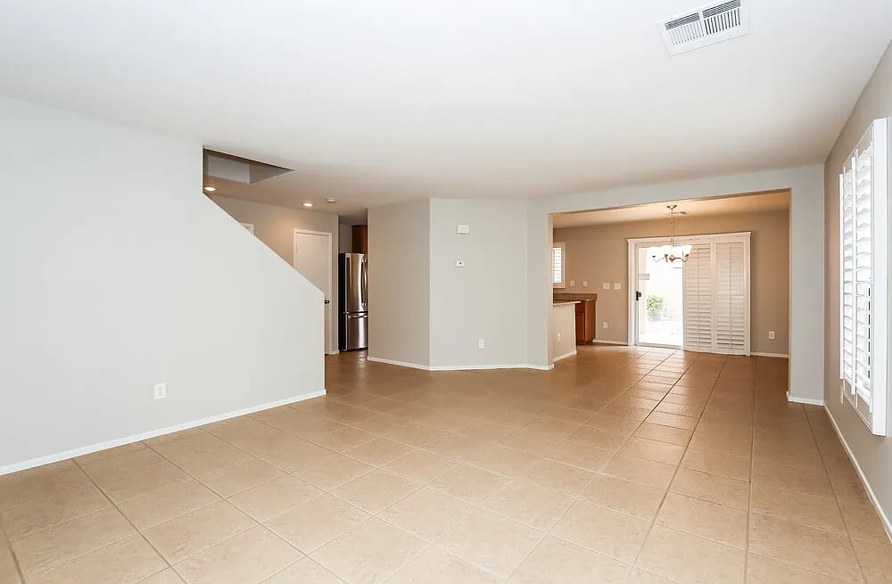 3 bed, 2.5 bath, 1674 sqft, $2,175 — Photo 4