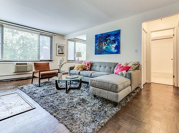 5th image of 644 W Arlington Pl APT 3A