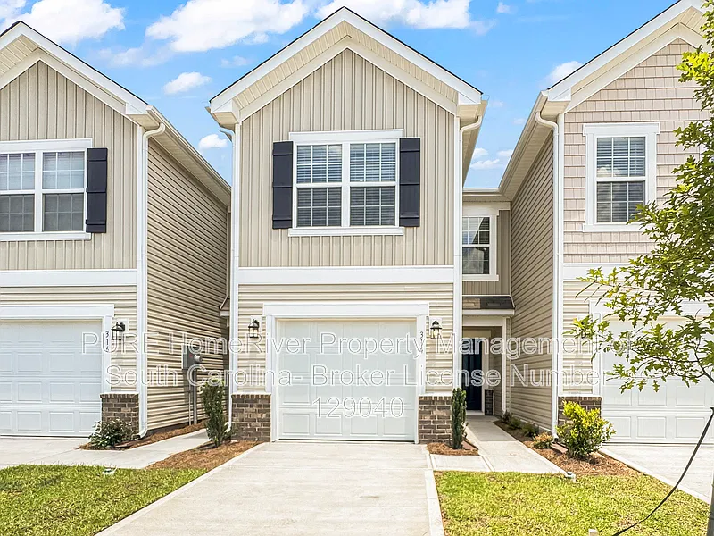 3 bed, 2.5 bath, 1346 sqft, $1,600 — Photo 3