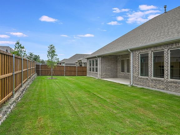 Spacious backyard