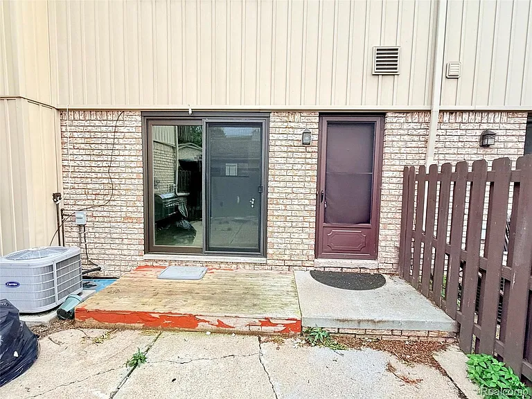 29105 Yorkshire Ln — Photo 16