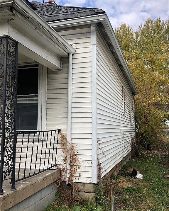 2nd image of 2130 Pleasant St