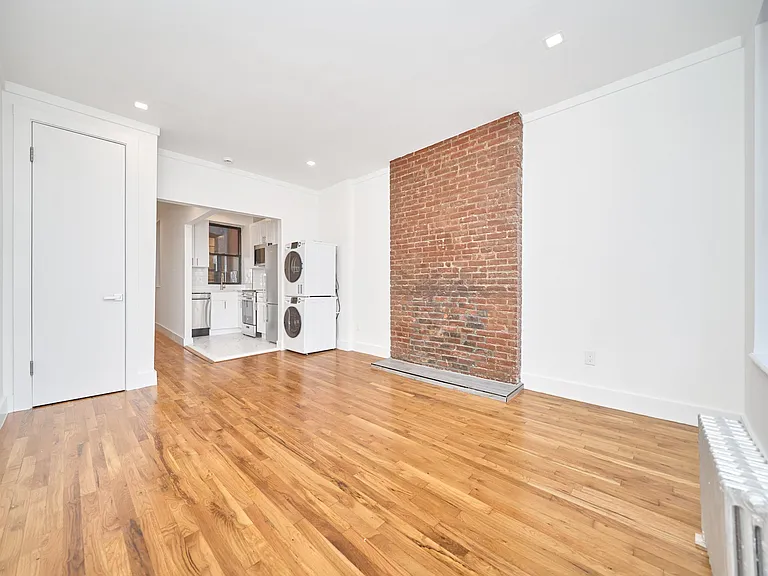 1843 1st Ave #4N — Photo 2