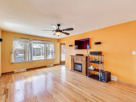 4th image of 3637 N Oketo Ave