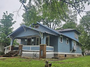 2004 SW Central Park Ave, Topeka, KS 66604