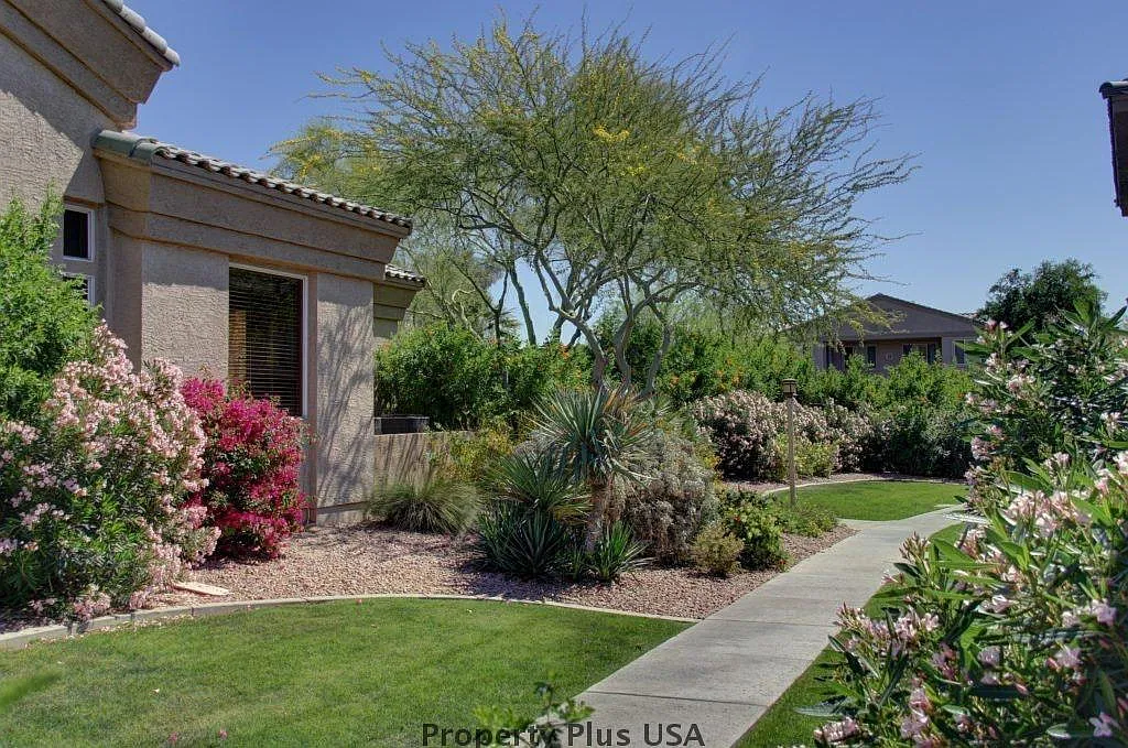 2 bed, 1.0 bath, 937 sqft, $1,350 — Photo 1